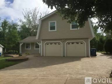 Main picture of 2005 Lake Clay Dr