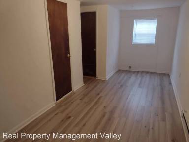 Main picture of 917 1/2 Park Dr