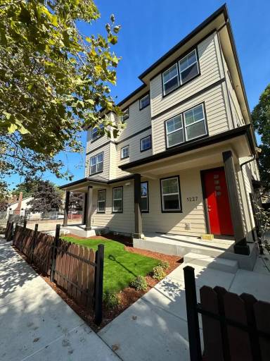 Main picture of 1227 High St