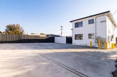 Main picture of 3520 E 7th St