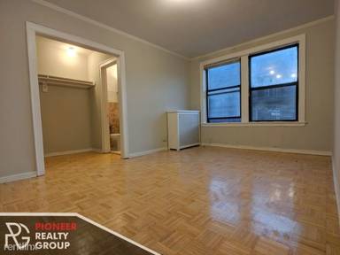 Main picture of 739 W Belmont Ave