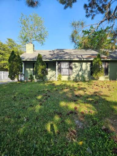 Main picture of 638 Maplewood Dr