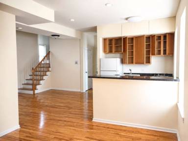 Main picture of 2332 W Charleston St