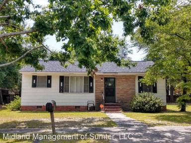 Main picture of 104 McQueen St
