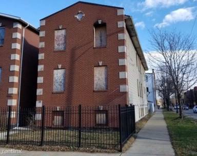Main picture of 6667 S Michigan Ave