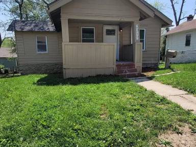 Main picture of 2317 E 50th St
