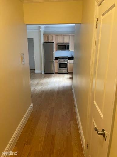 Main picture of 117 W 13th St