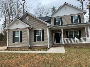 Main picture of 102 Maple Ct