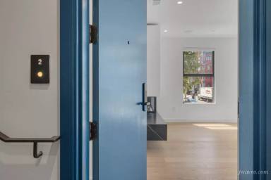 Main picture of 999 S Van Ness Ave