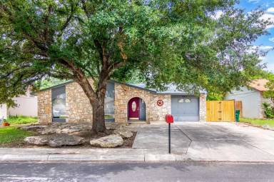 Main picture of 5915 Cliff Trail Dr