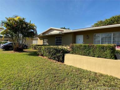 Main picture of 10520 SW 124th Ave