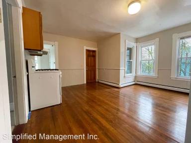 Main picture of 107 Washington St