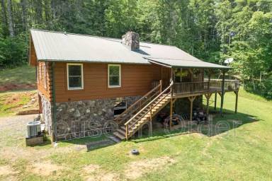 Main picture of 561 Bee Tree Rd