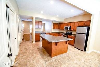 Main picture of 140 N 41st St