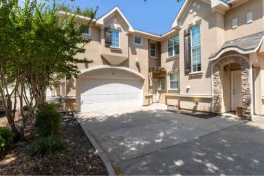 Main picture of 505 Kingscote Ct