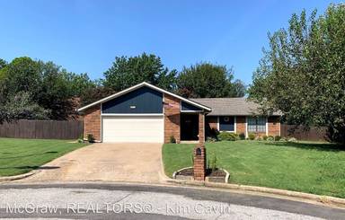 Main picture of 8603 E 77th St