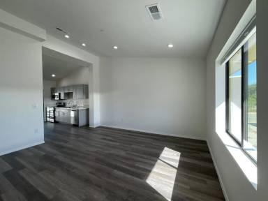 Main picture of 920 Shoofly St