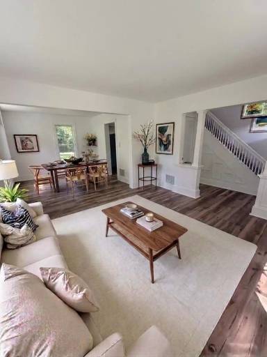 Main picture of 218 Goguac St W