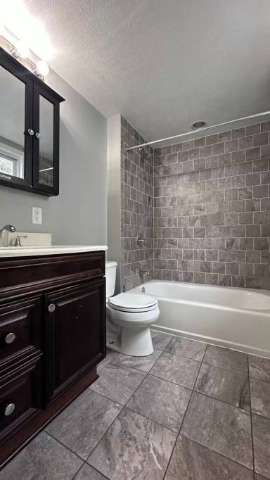 Main picture of 403 Ormsby Ave