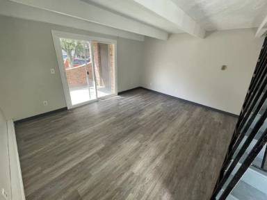 Main picture of 827 Orchard St
