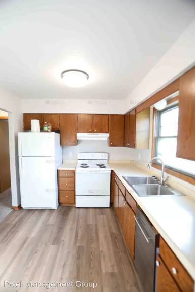 Main picture of 1614 8 1/2 Street Southeast - C
