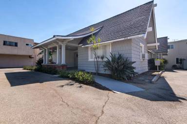 Main picture of 200 W Maple St