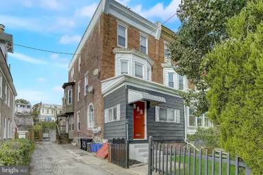 Main picture of 253 Rochelle Ave