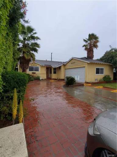 Main picture of 8950 Gladbeck Ave