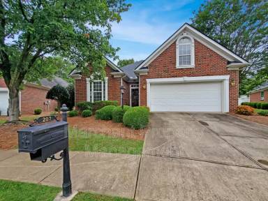 Main picture of 207 Lansfair Way