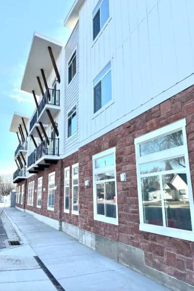 Main picture of 98 E Center St