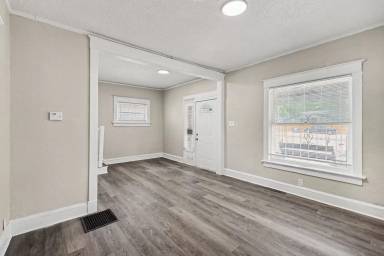 Main picture of 3205 E 31st St