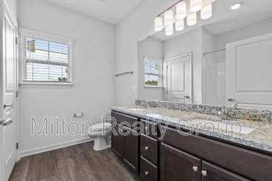 Main picture of 250 Grove Cir