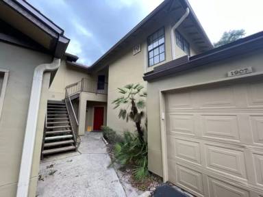 Main picture of Lakecrest Condominium