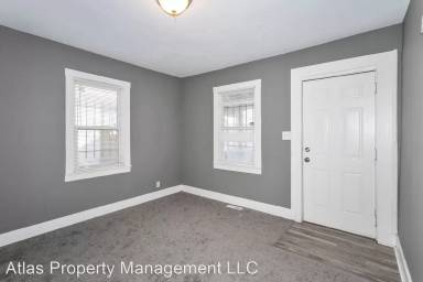 Main picture of 2905 E 61st St