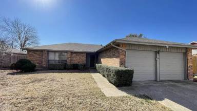Main picture of 2621 Carrington Ln