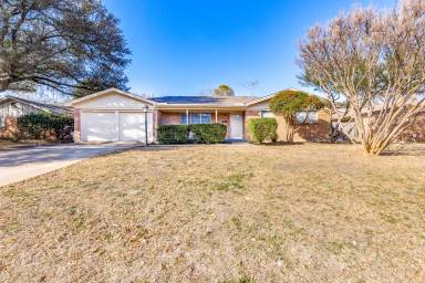 Main picture of 5808 Wedgmont Cir N