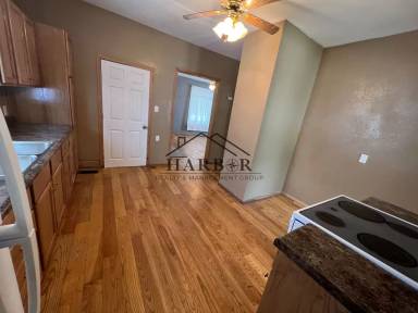 Main picture of 401 9th St NE