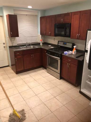 Main picture of 67 1st St