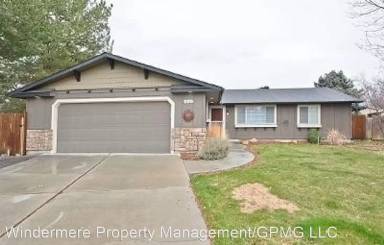 Main picture of 1079 E Victory Rd