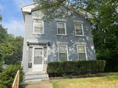 Main picture of 843 1st St NE