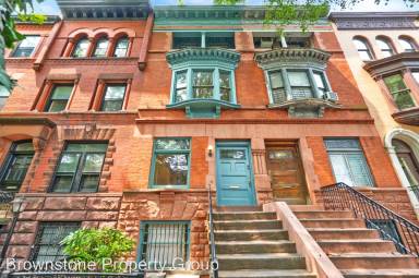 Main picture of 204 Saint James Pl