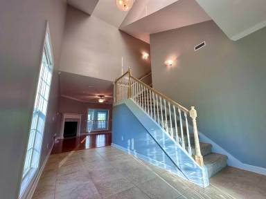 Main picture of 104 Planters Ct