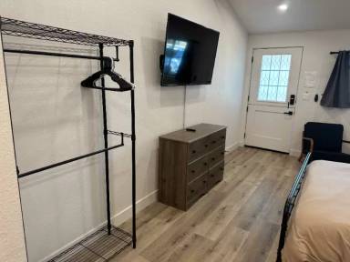 Main picture of 858 E White Mountain Blvd