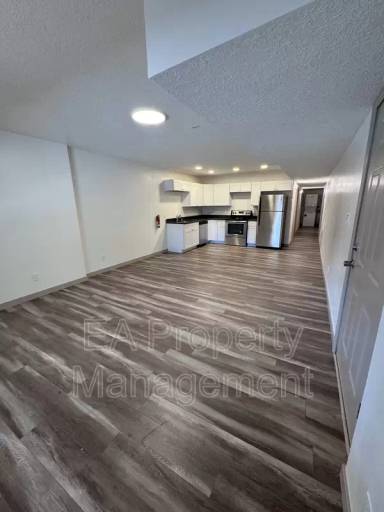 Main picture of 725 Edith Blvd SE