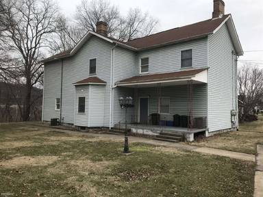 Main picture of 833 Riverview Ave