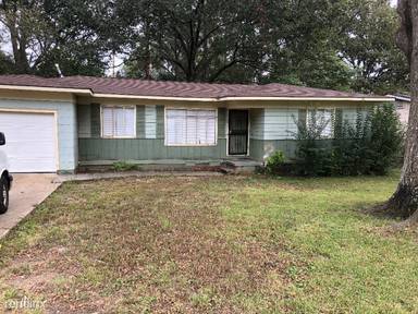 Main picture of 2526 Gunda St