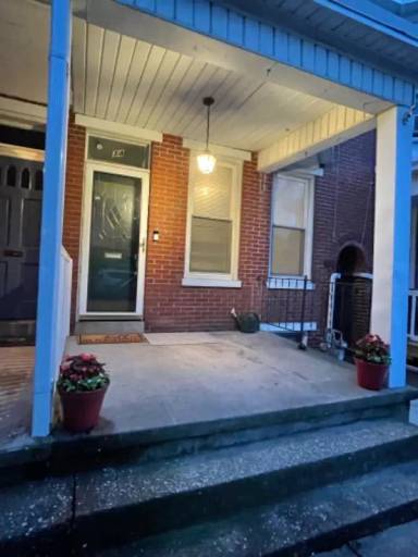 Main picture of 18 N Albemarle St