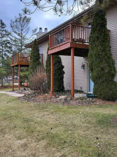 Main picture of 5852 Shaw St