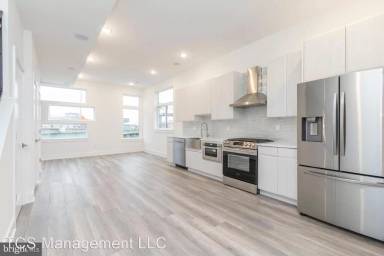 Main picture of 90 E Laurel St