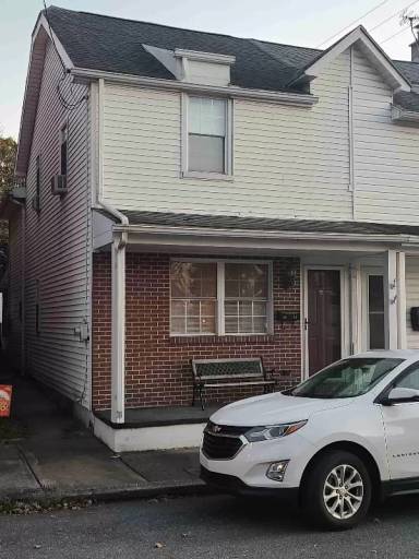 Main picture of 1572 Lafayette St